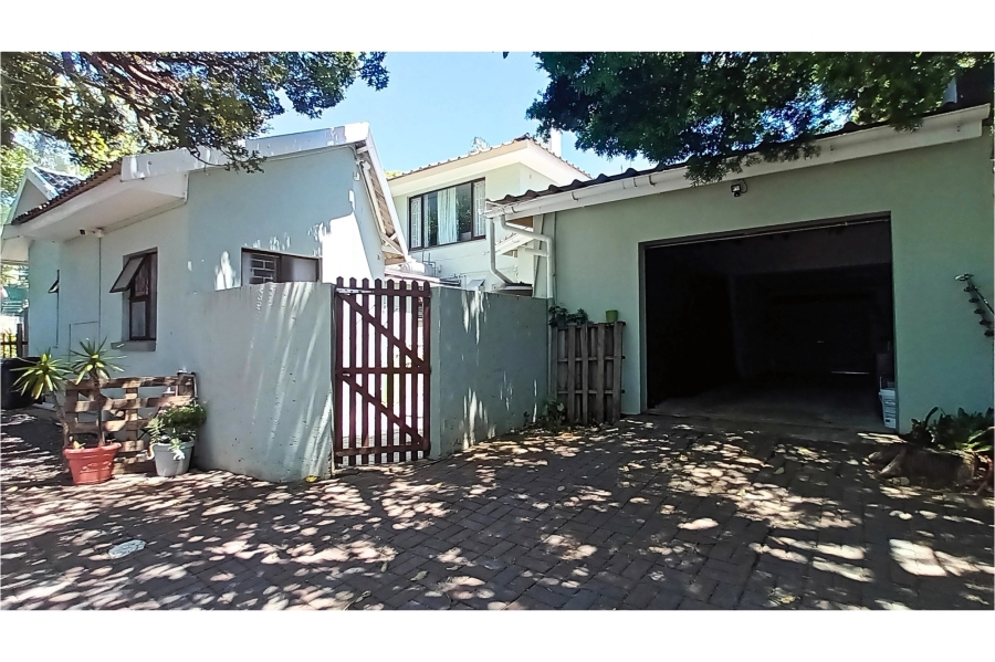 7 Bedroom Property for Sale in Bonza Bay Eastern Cape